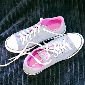CONVERSE Grey & Pink NWOT Women's Size 5 padded tounge super comfy!